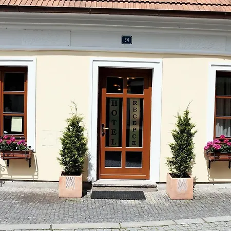 Pelikán 3*