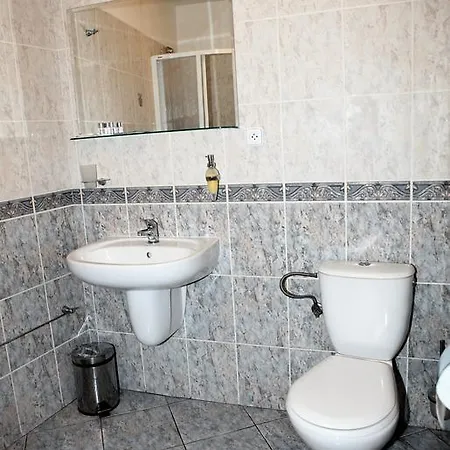 Pelikán 3*
