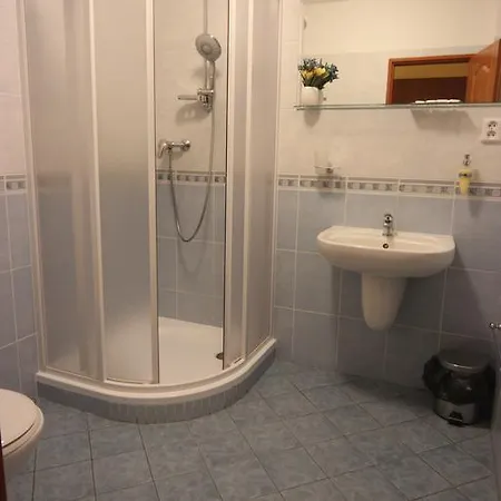 Pelikán 3*